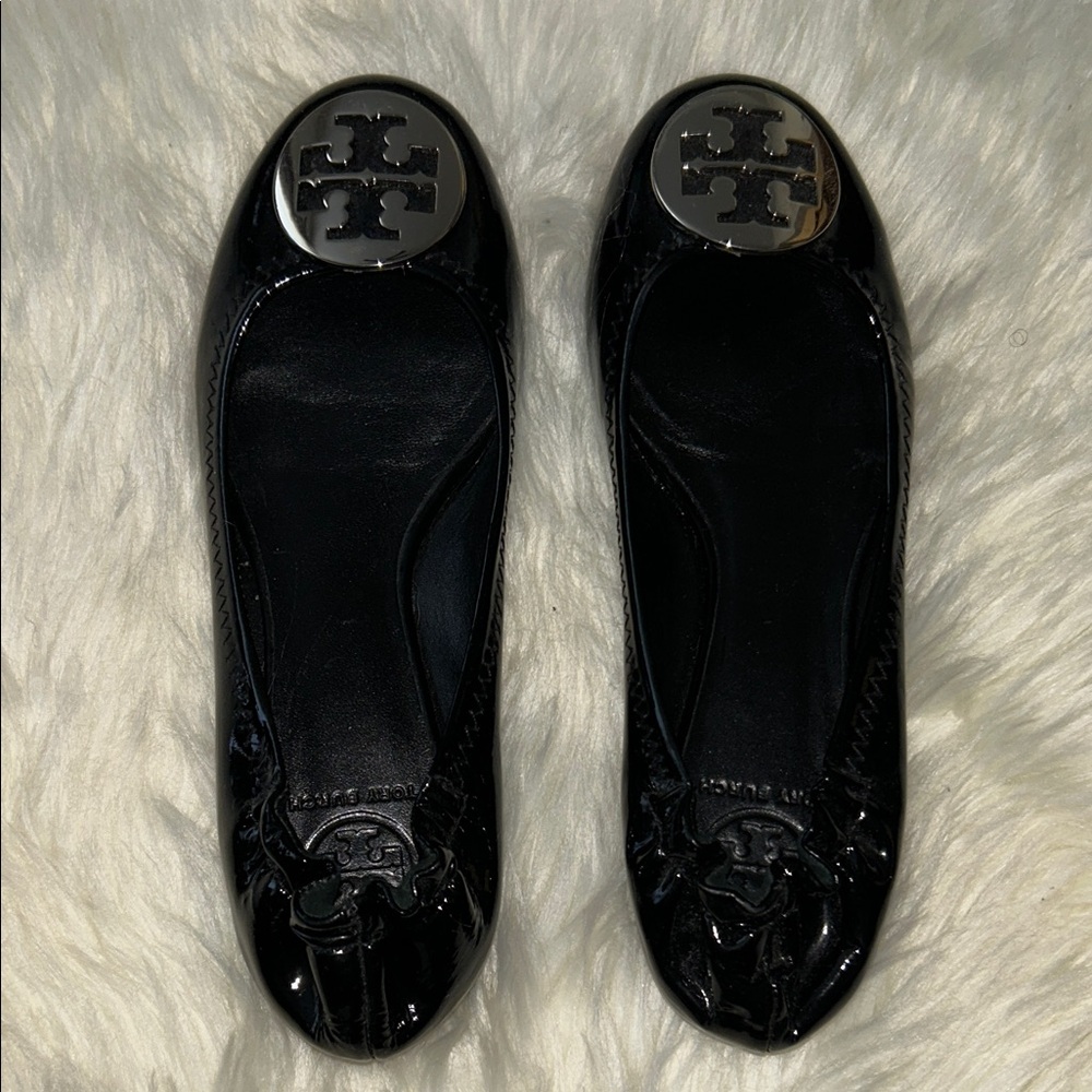 Tory Burch Shiny Black Flats with Logo
